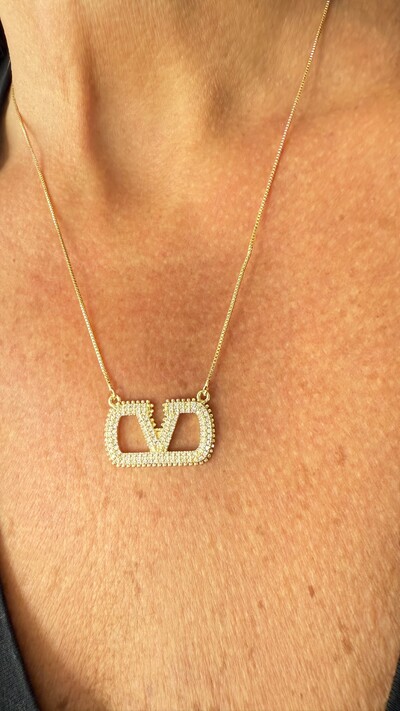 FotoColar com V Cravejado com Zircônias em Dourado