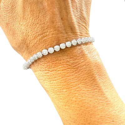 Foto Pulseira Riviera Florzinha Cravejada com Zircônias em Ródio