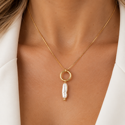Foto Colar Círculo com Pérola em Dourado