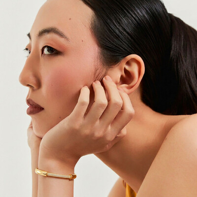 Foto Bracelete Roliço Cravejado com Zircônias em Dourado