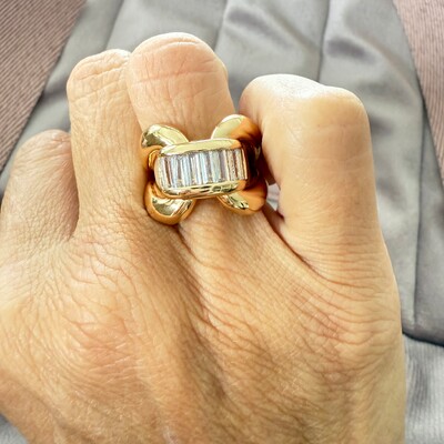 FotoAnel Grande 2 Elos e Meio Zircônias Baguetes em Dourado