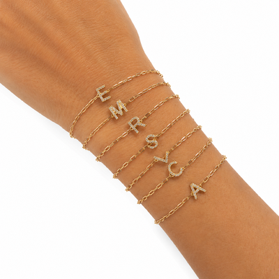 FotoPulseira Cartier com Letra Cravejada em Dourado