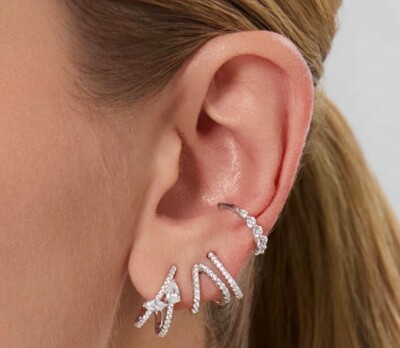 FotoBrinco Argolinha Fina Com Zircônias em Prata 925