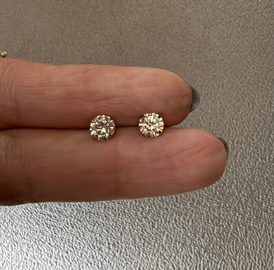 Foto Brinco Ponto de Luz 6MM em Prata 925