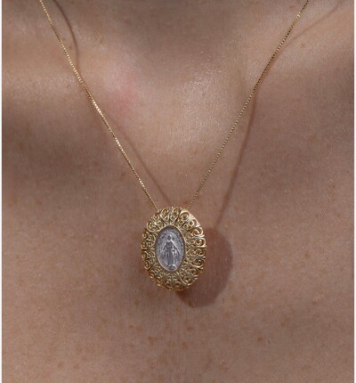 FotoColar Pingente Oval Bojudo Nossa Senhora em Prata 925 com Banho de Ouro