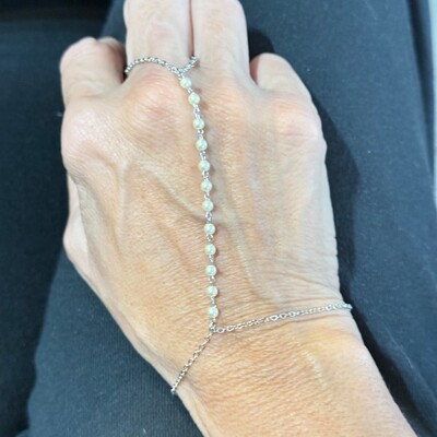 FotoPulseira Hand Strep De Perolinhas