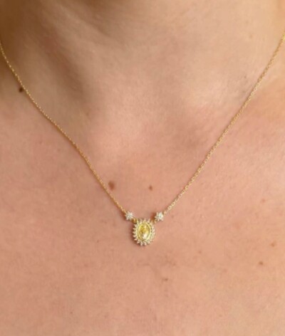 FotoColar N Sra das Graças 0,005CT com Banho de Ouro em Prata 925