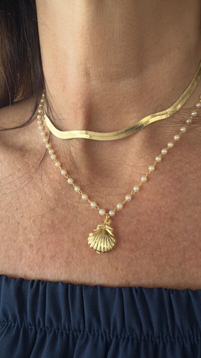 FotoColar com Perolinhas e Concha em Dourado