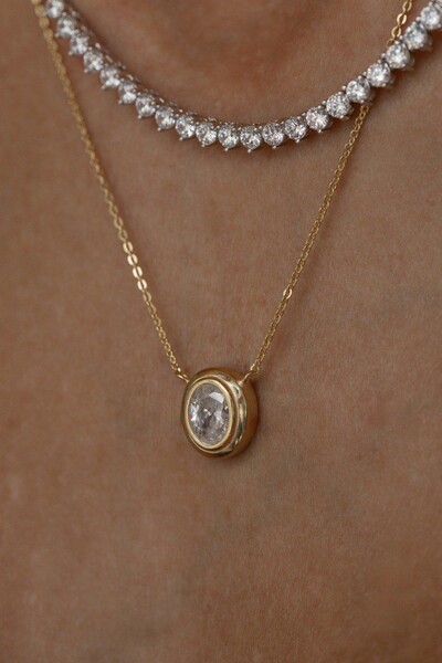 Foto Colar Ponto de Luz Oval Cravação Inglesa Dourado em Prata 925