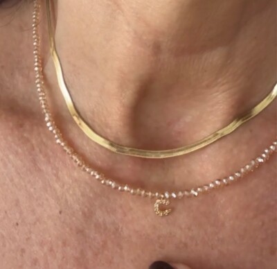 FotoColar Cristal Dourado com Letra Inicial Cravejada com Zircônias em Dourado