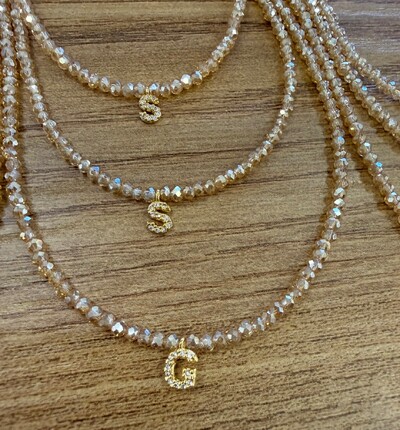 FotoColar Cristal Dourado com Letra Inicial Cravejada com Zircônias em Dourado