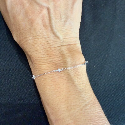 FotoPulseira Fininha com 5 Cruzinhas Cravejadas em Prata 925