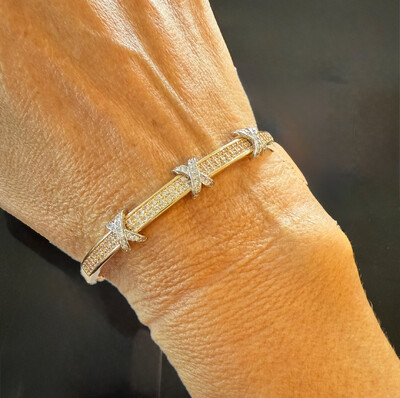 FotoBracelete com X Em Ródio Cravejado com Zircônias em Dourado