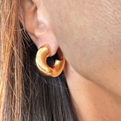 FotoBrinco Argola Amassada em Dourado