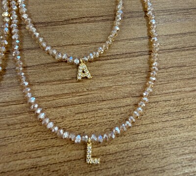 FotoColar Cristal Dourado com Letra Inicial Cravejada com Zircônias em Dourado