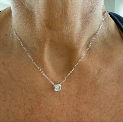 Foto Colar Ponto de Luz Quadrado e Cravação Inglesa em Ródio