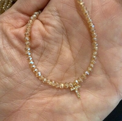 Foto Colar Cristal Dourado com Letra Inicial Cravejada com Zircônias em Dourado