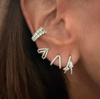 FotoBrinco Argolinha V Duplo Cravejado com Zircônias em Prata 925