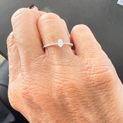 FotoAnel Moissanite Pedra Oval e Menores Laterais em Prata 925