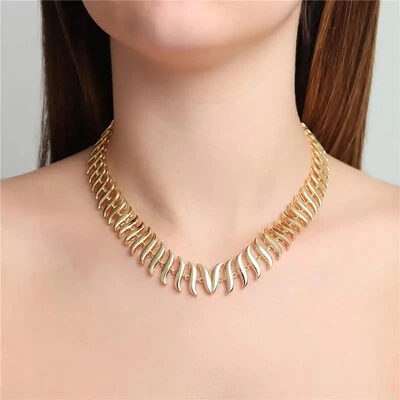 FotoGargantilha Peças Interligadas em Dourada