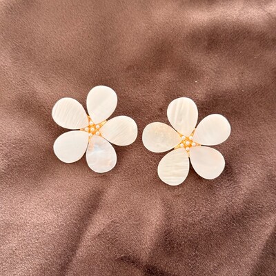 FotoBrinco Flor Madrepérola com Miolo de Perolinhas