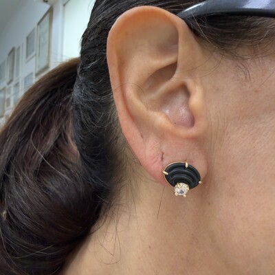 FotoBrinco Concha Preta com Zircônia em Dourado