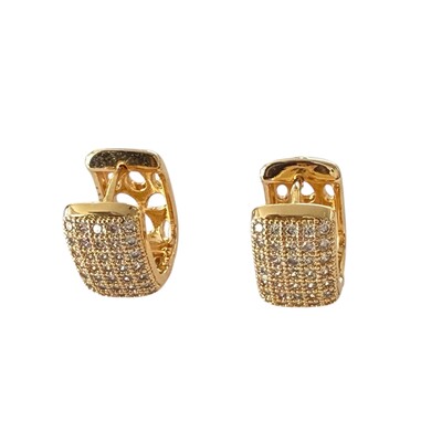 Foto Brinco Argola Retangular Cravejada com Zircônias em Dourado