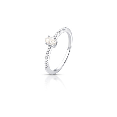 Foto Anel Moissanite Pedra Oval e Menores Laterais em Prata 925