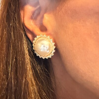 FotoBrinco Pressão Grande com Pérola Cabochão e Zircônias em Dourado