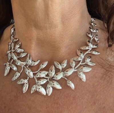 Foto Colar Folhas Lisas e Polidas em Ródio