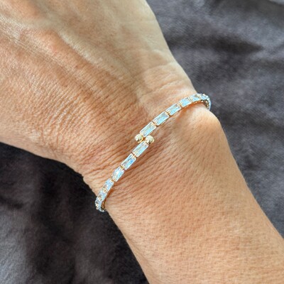 FotoBracelete Todo Zircônias Baguetadas em Dourado