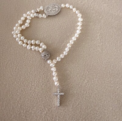 Foto Pulseira Pérola Natural com Pingente N Sra das Graças em Prata 925