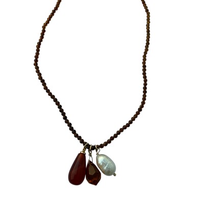 Foto Colar Cristal com Pingentes de Pérolas e Dourado