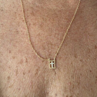 FotoEscapulário Nossa Senhora com Cruz Cravejada com Zircônias em Dourado