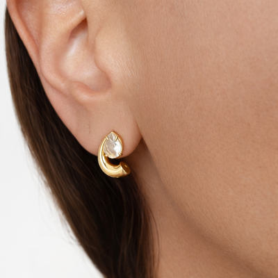 FotoBrinco Gota Zircônia com Gancho Dourado