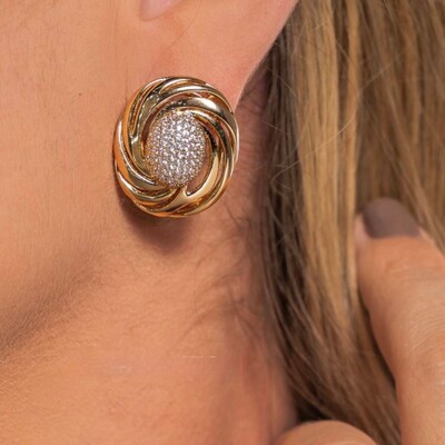 Foto Brinco Oval Meio Cravejado com Zircônias em Dourado