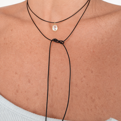 FotoColar Couro Preto com Zircônia Oval em Dourado