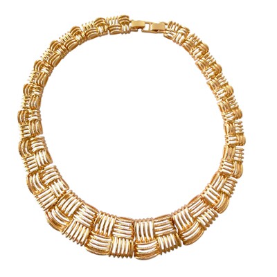 Foto Colar Retangular Linhas Filetes em Dourado