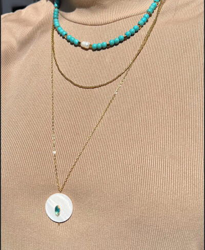 Foto Colar Longo com Pingente Madrepérola e Cristal Azul em Dourado