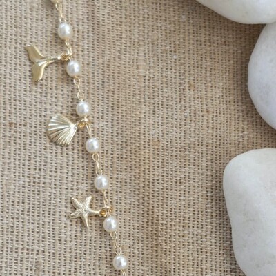 Foto Pulseira Pérolas com Pingentes de Estrela, Concha, Baleia em Dourado