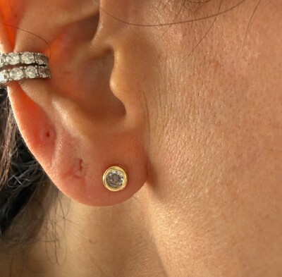 Foto Brinco Solitário Zircônia Garra Inglesa em Dourado