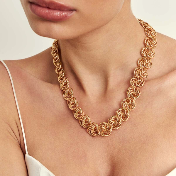 Colar Elos Entrelaçados Flor em Dourado