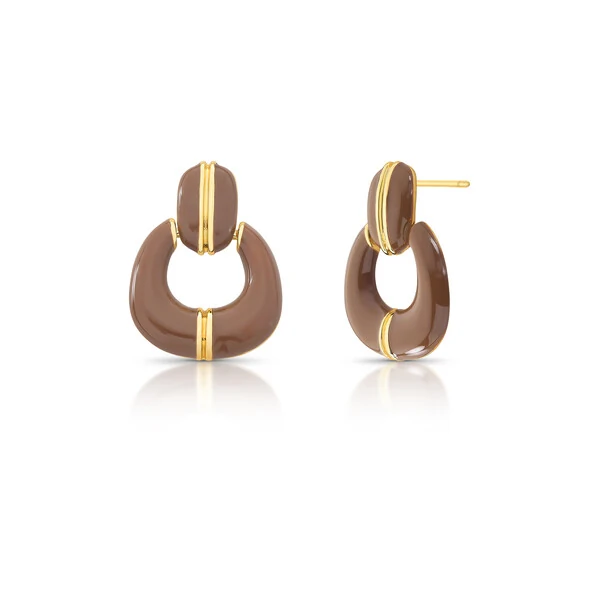 Brinco Pendurado Esmaltado Marrom em Dourado