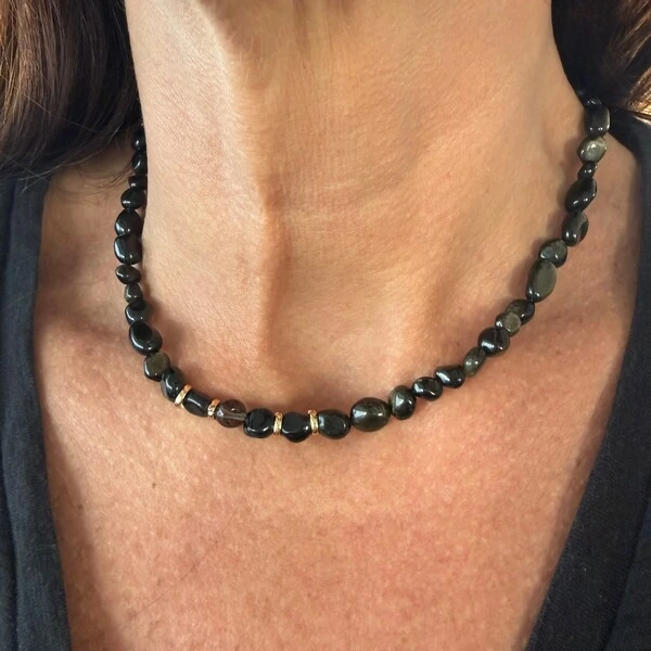 Colar Pedra Natural Olho de Falcão com Entremeios Dourados