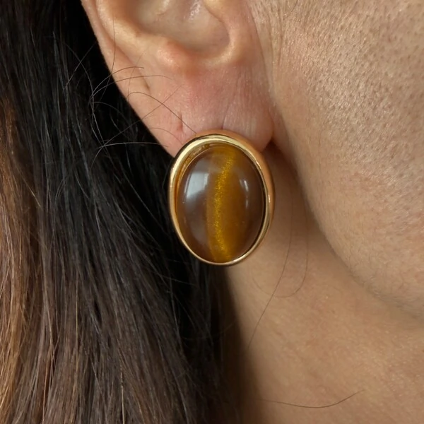 Brinco Oval Olho de Tigre em Dourado