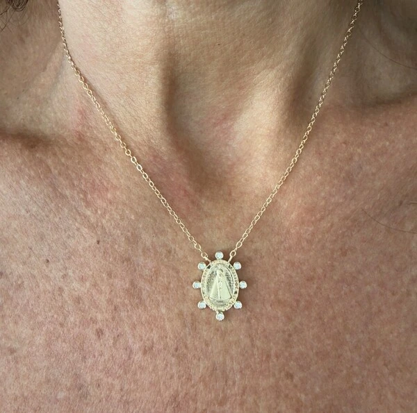 Colar Nossa Sra Aparecida Oval com Zircônias em Dourado