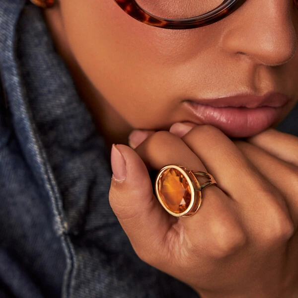 Anel Grande Oval Citrino em Dourado