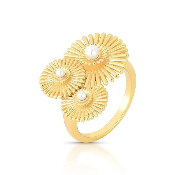 Anel 3 Flores Raiadas com Miolo de Pérola em Dourado