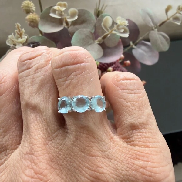 Aliança com 3 Águas Marinhas Fusion em Ródio