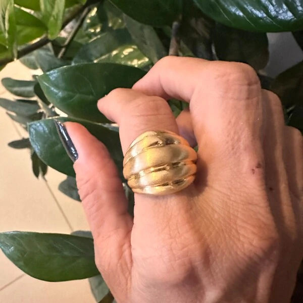 Anel Fosco Abaulado em Dourado